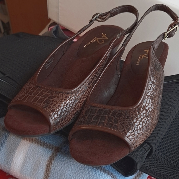 Slingback peep toes - Picture 3 of 4